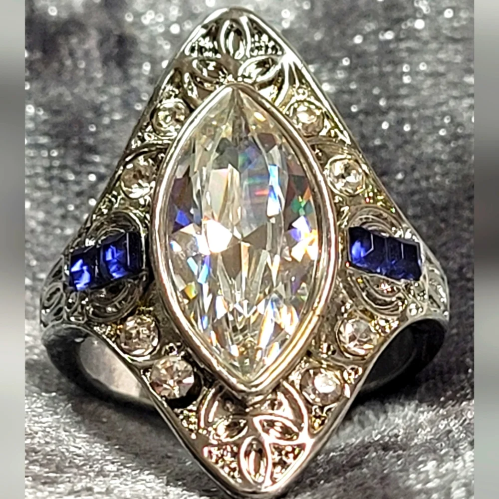 Floral Shaped Crystal Art Deco Ring - Picture 1 of 5